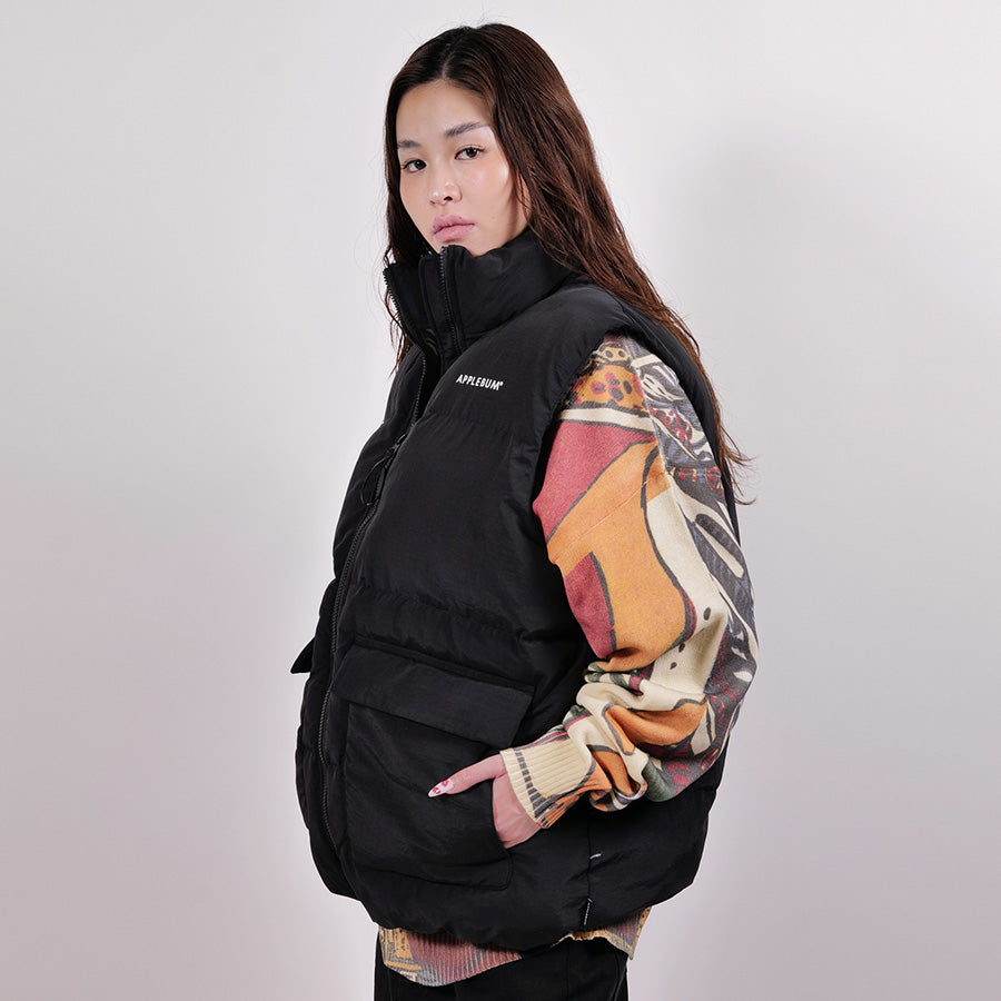 APPLEBUM 中綿ベスト ブラック 着用 左向き