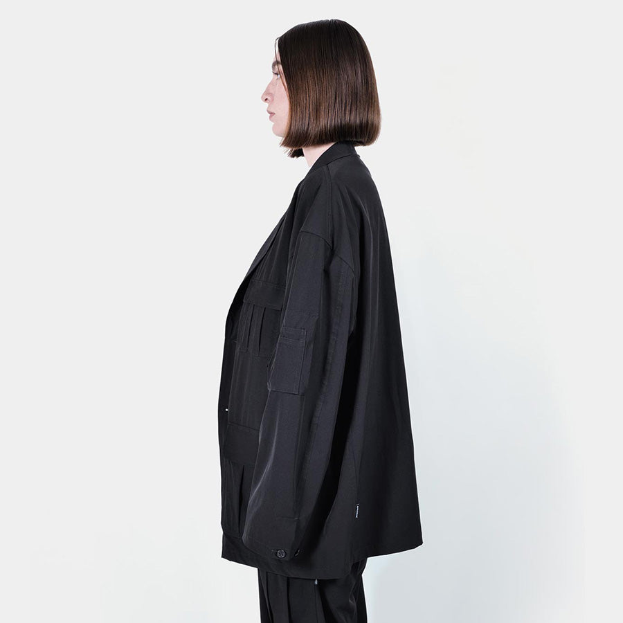 APPLEBUM ブラック ジャケット 着用 左向き