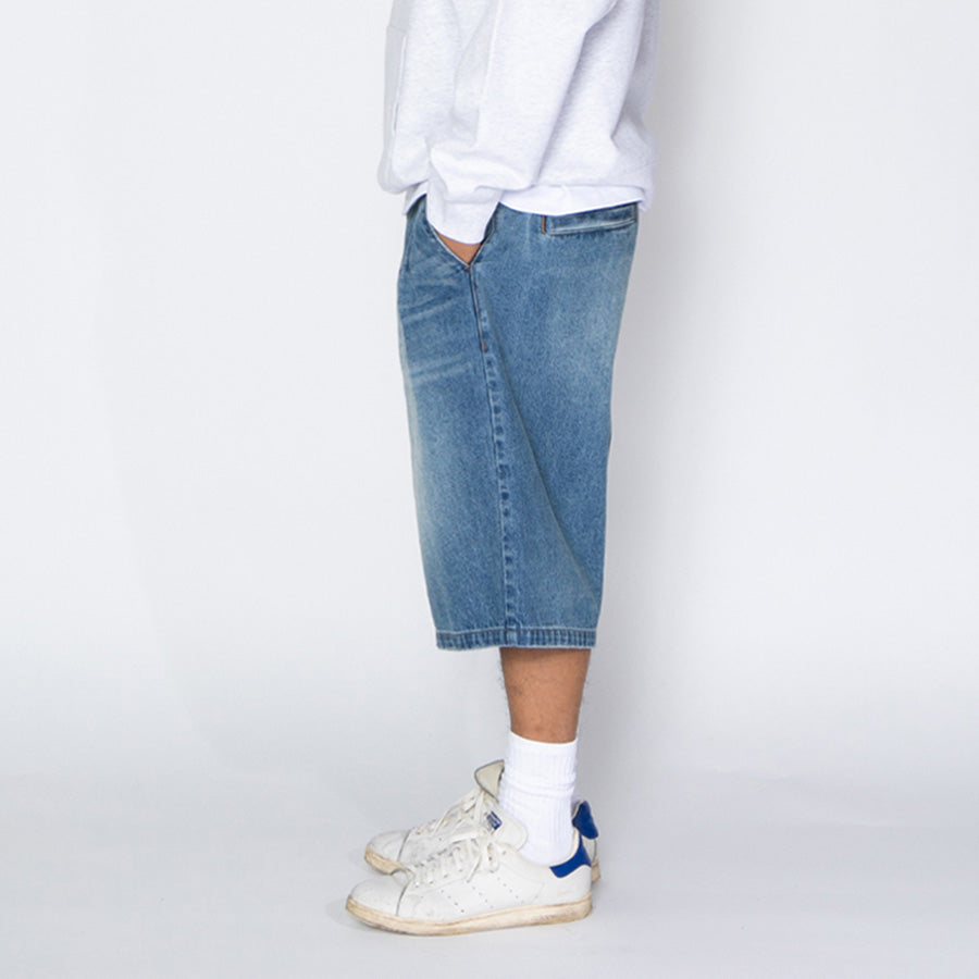 APPLEBUM デニムショーツ 着用 左側面