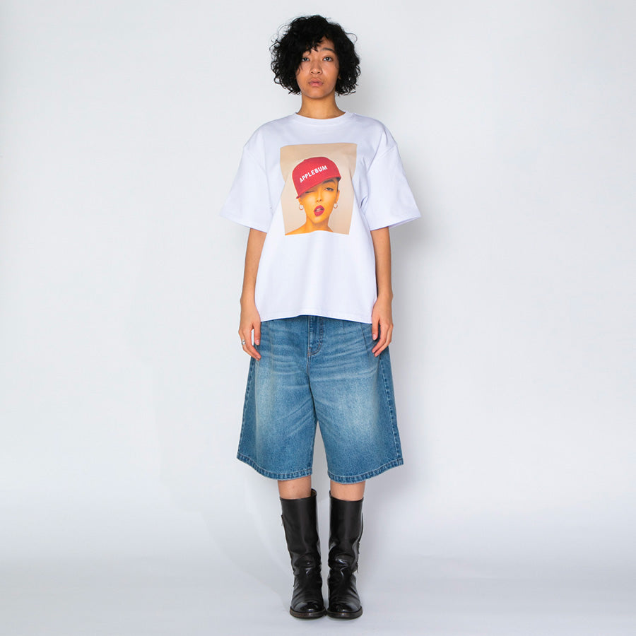 APPLEBUM デニムショーツ 女性モデル 着用 全身