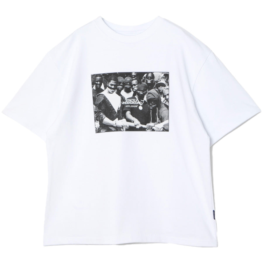 APPLEBUM Squad フォトプリント ホワイト Tシャツ 正面画像