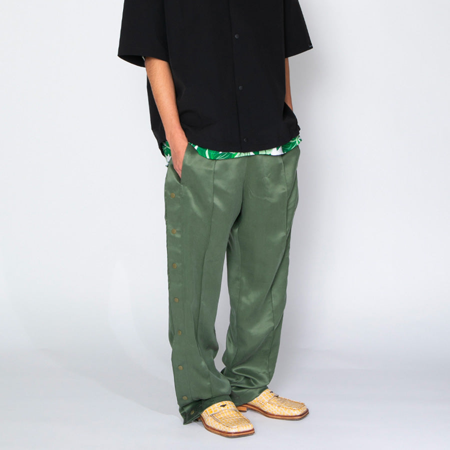 APPLEBUM オリーブ 着用 右斜めスタイル