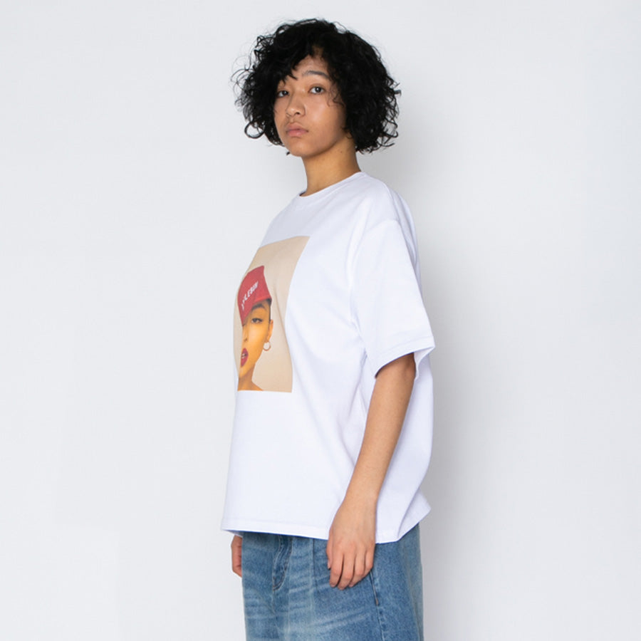 APPLEBUM Tシャツ モデル着用 左斜め 上半身