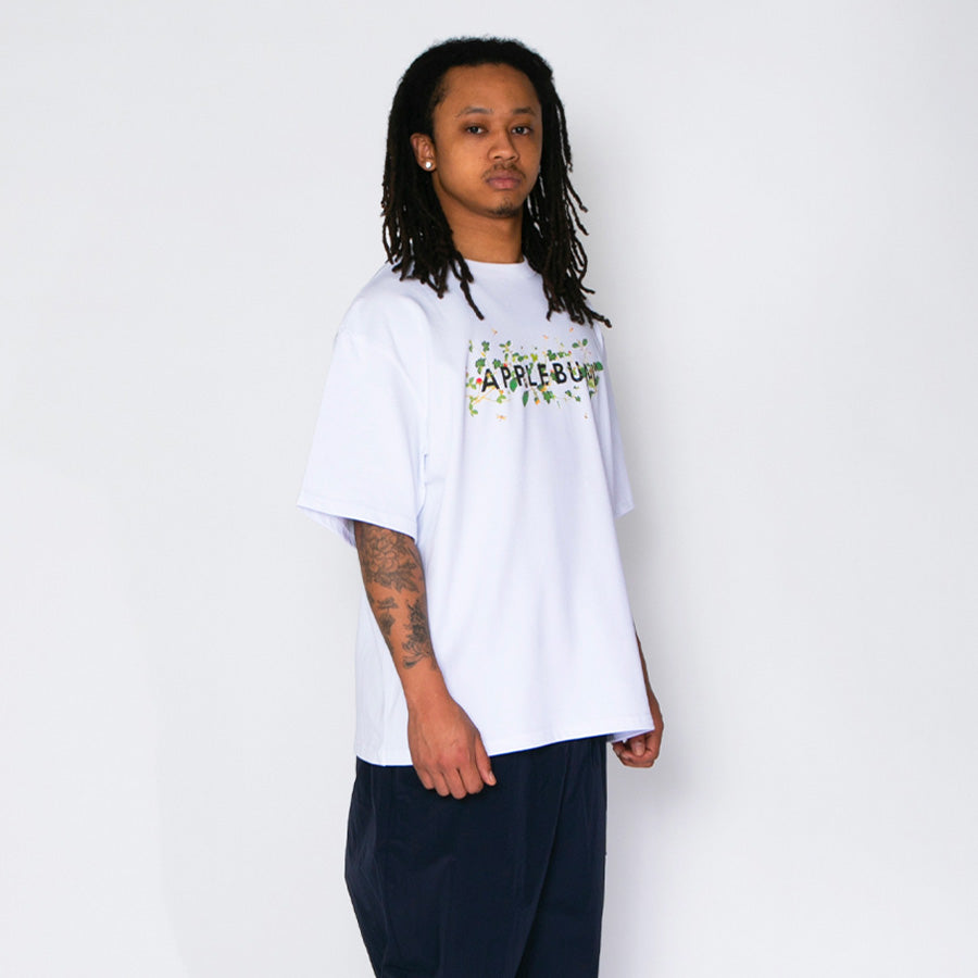 APPLEBUM Tシャツ ホワイト モデル着用 右斜め
