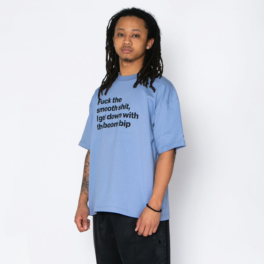 APPLEBUM Tシャツ モデル着用 上半身 斜め