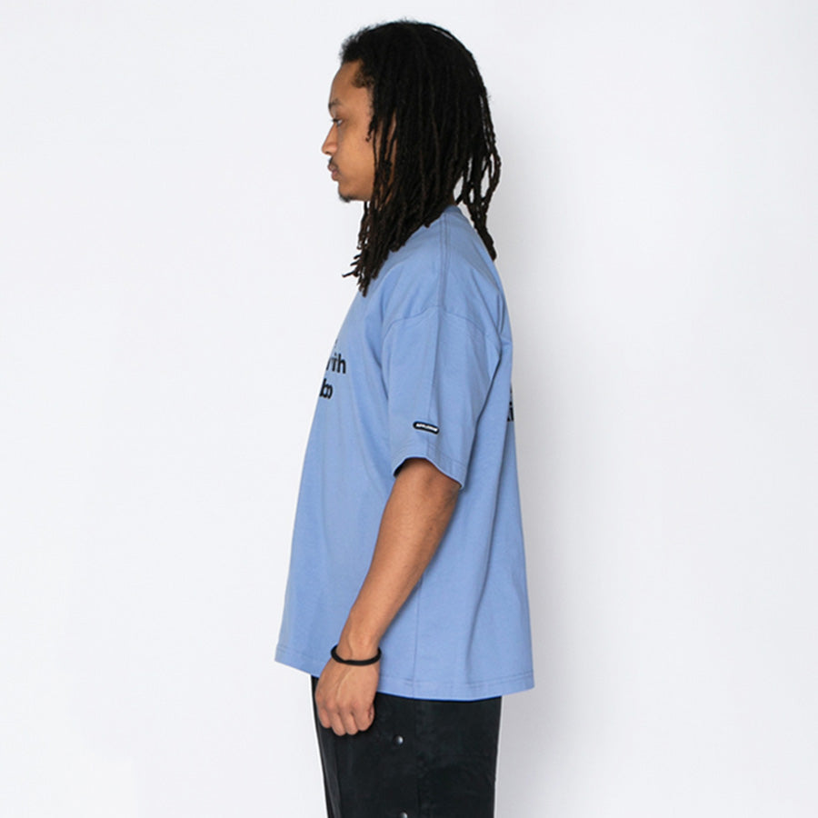 APPLEBUM Tシャツ モデル着用 上半身 側面