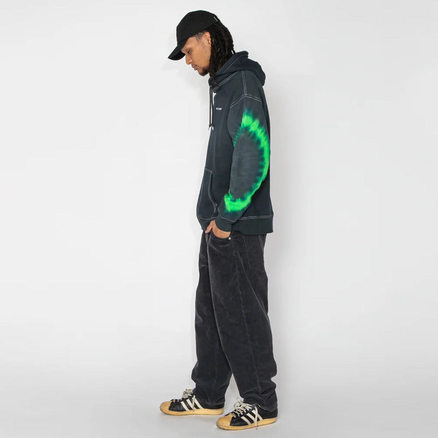 APPLEBUM TIEDYE HOODIE パーカー ネイビー モデル着用 横向き 全身 2620412