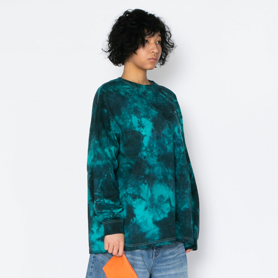 applebum-tiedye-ls-tshirt-model-right-angle