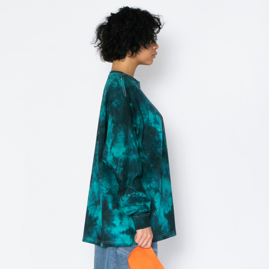 applebum-tiedye-ls-tshirt-model-right-angle