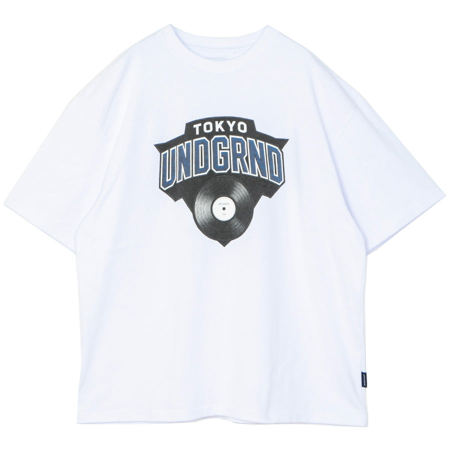 APPLEBUM（アップルバム）TOKYO UNDGRND T-shirt ホワイト 平置き正面 HS2611103