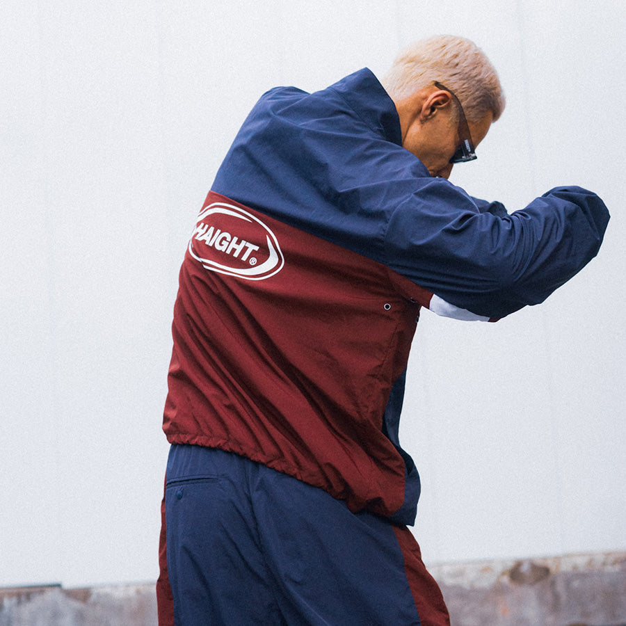 HAIGHT ATHLETIC PULLOVER JACKET トラックジャケット ネイビー モデル着用 背面 HTAW-262003