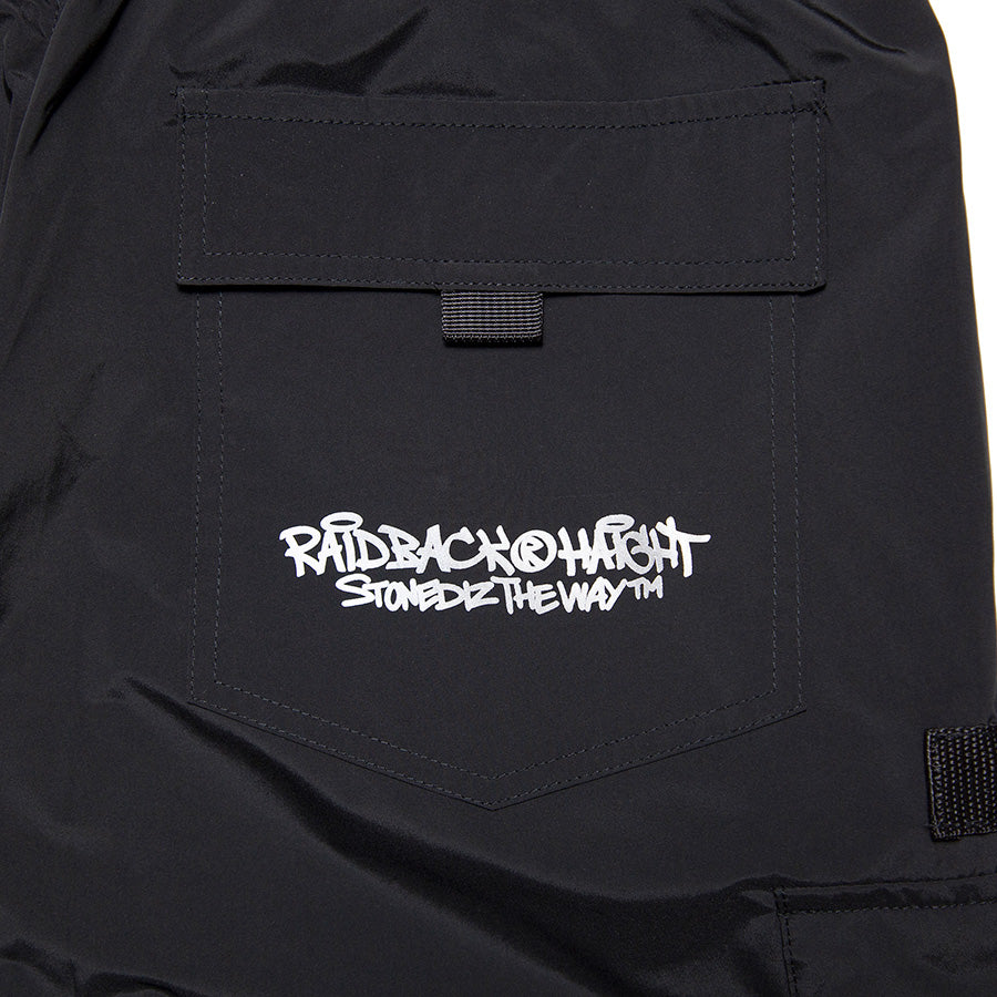 HAIGHT RAIDBACK CARGO SHORTS ブラック バックポケットディテール