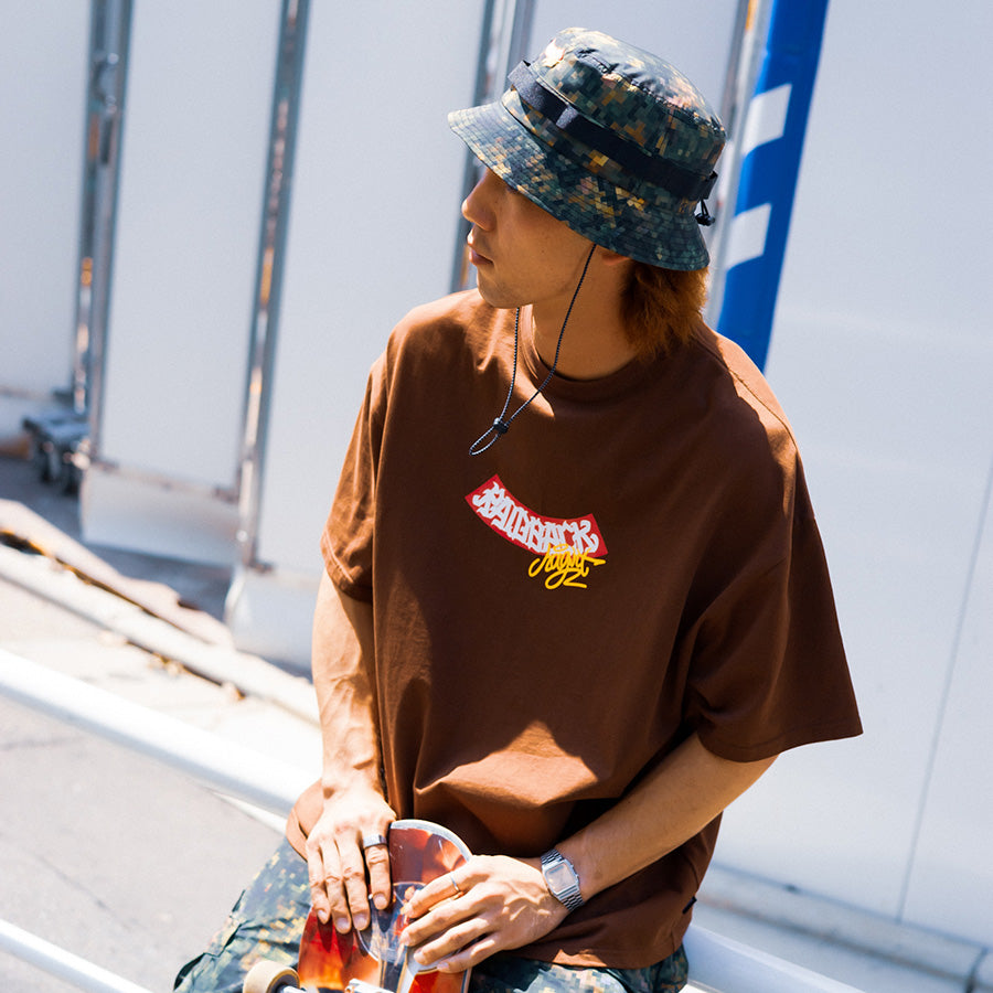 HAIGHT RAIDBACK ARCH LOGO ブラウン モデル着用イメージ