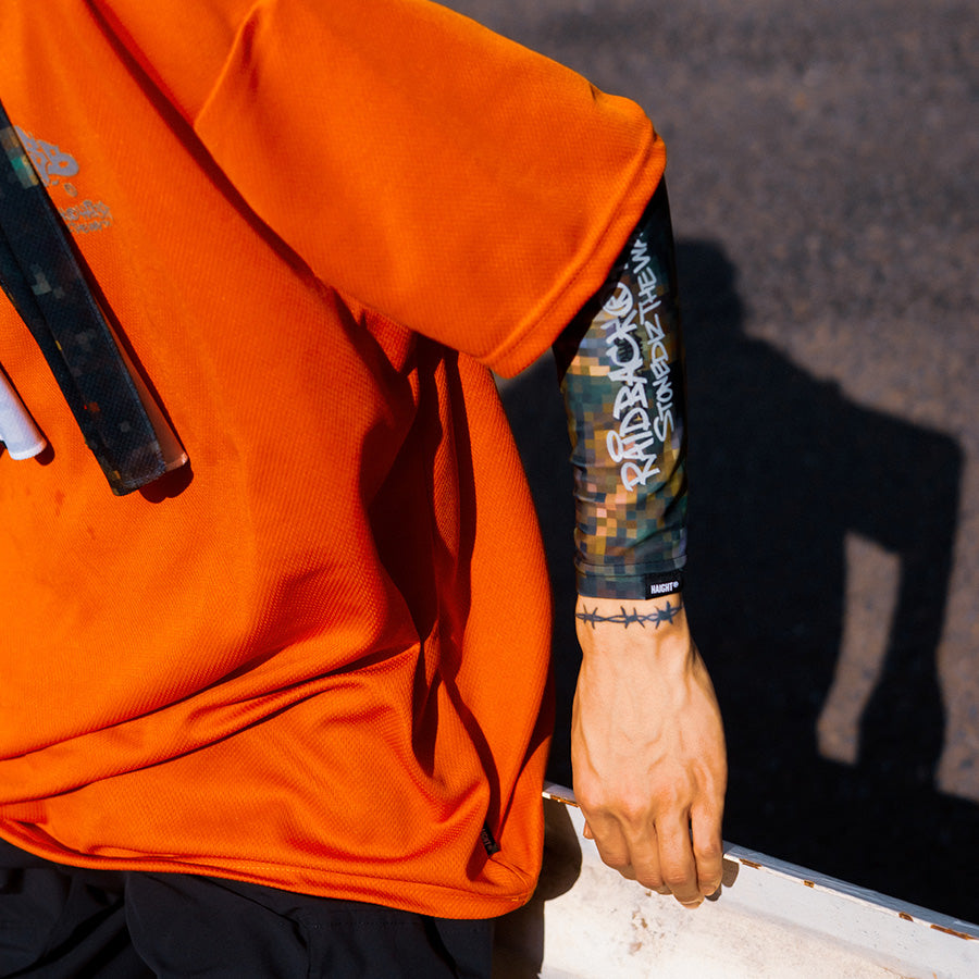 HAIGHT RAIDBACK ARM SLEEVE カモ モデル着用イメージ