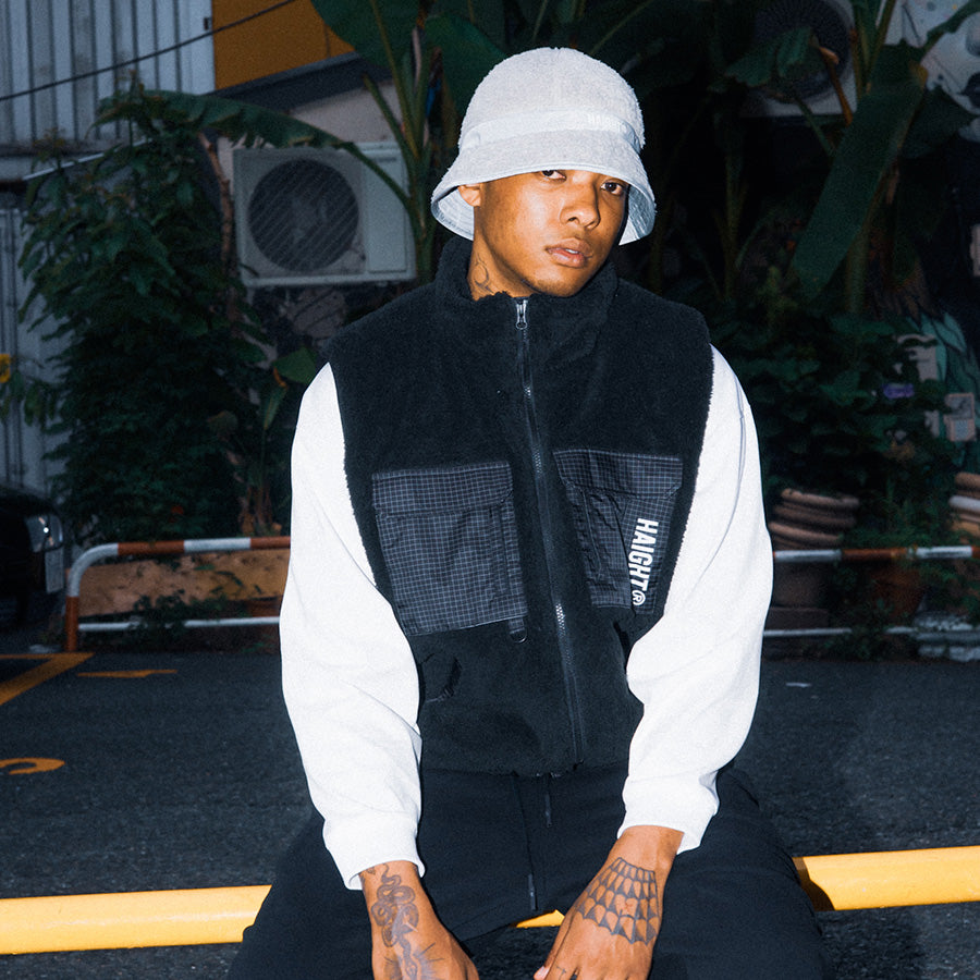 HAIGHT CORAL FLEECE VEST フリースベスト ブラック モデル着用 上半身 HTAW-262007