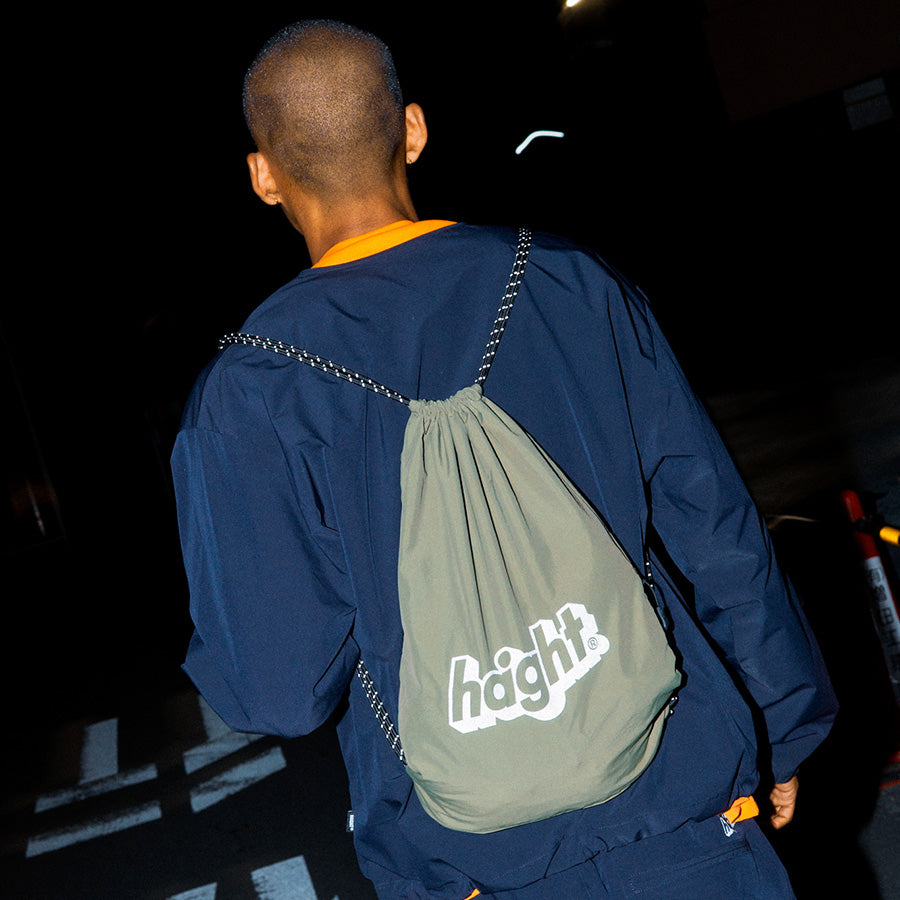 HAIGHT CORE LOGO KNAPSACK オリーブ モデル着用