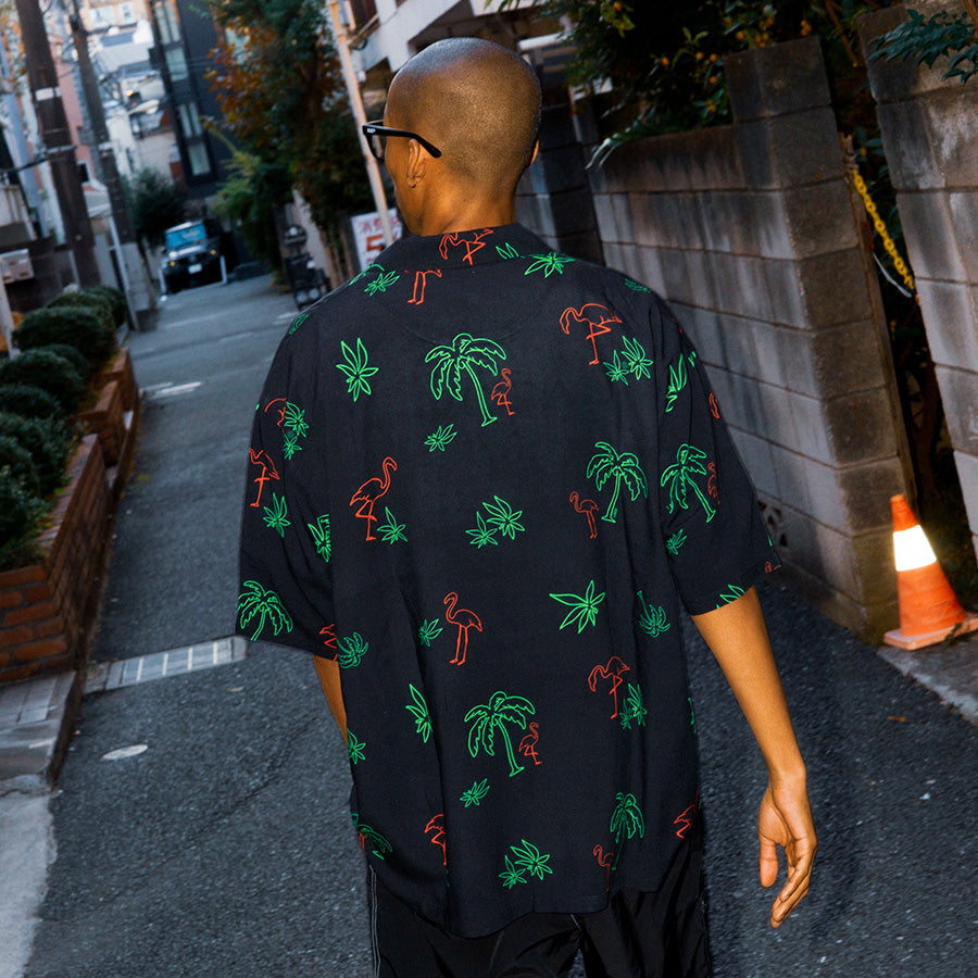 HAIGHT LVC NEON LIGHT RAYON SHIRT ブラック モデル着用背面