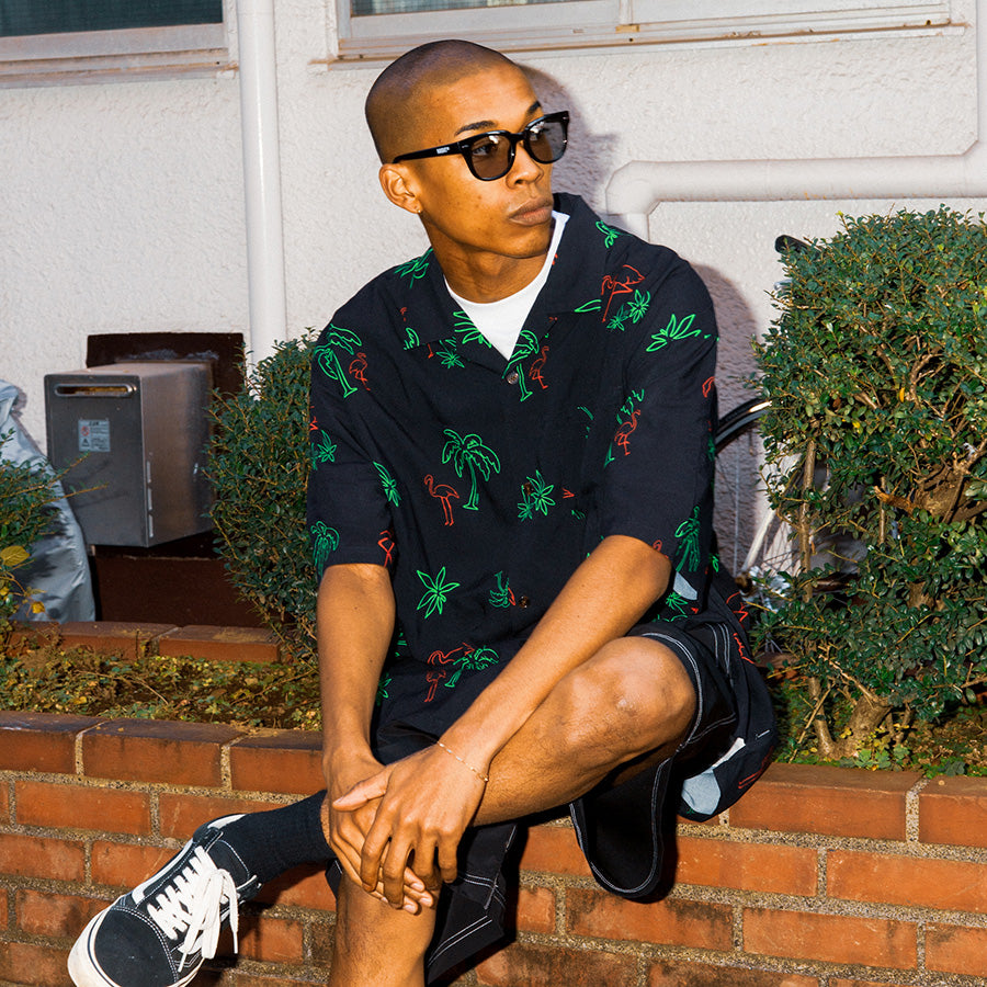 HAIGHT LVC NEON LIGHT RAYON SHIRT ブラック モデル着用正面