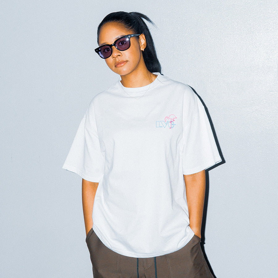 HAIGHT LVC NEON LIGHT Tee ホワイト モデル着用 正面