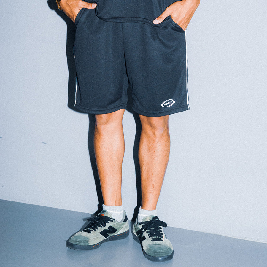 HAIGHT（ヘイト）OVAL LOGO DRY SHORTS ブラック モデル着用 前向き HTSS-265008