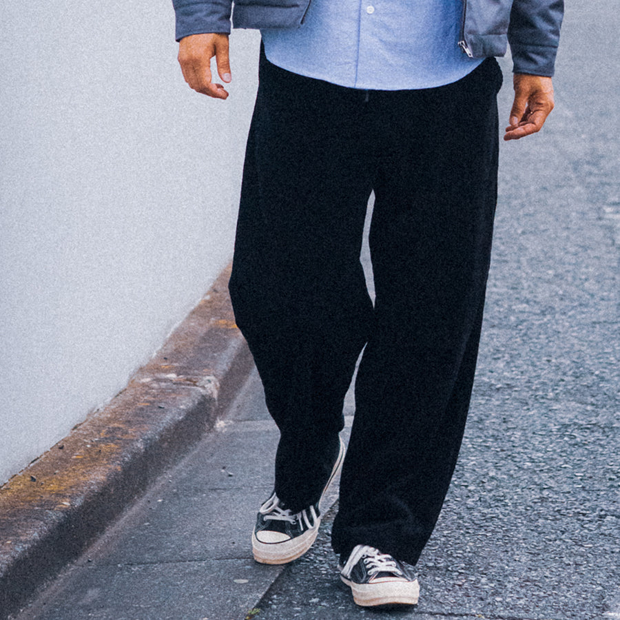 HAIGHT STRAIGHT CORDUROY PANTS コーデュロイパンツ ブラック モデル着用 正面 下半身 HTAW-265003