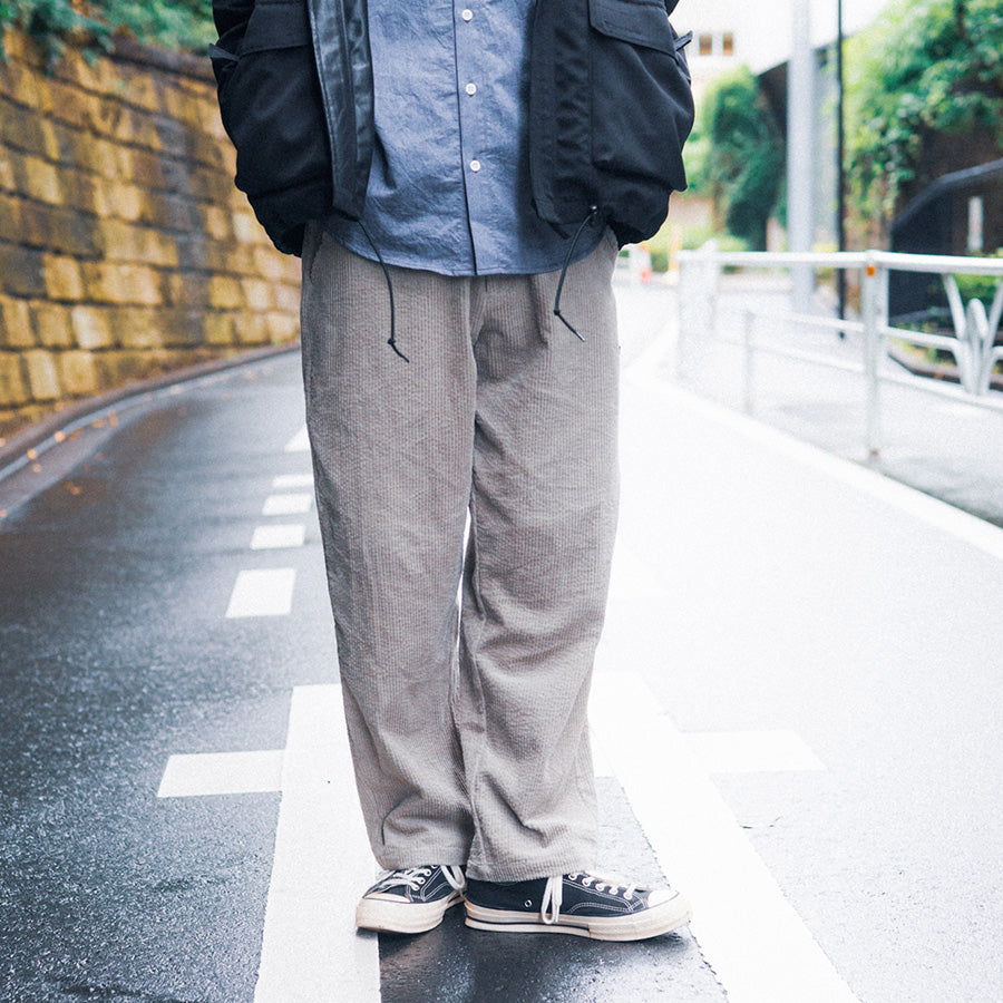HAIGHT STRAIGHT CORDUROY PANTS コーデュロイパンツ グレー モデル着用 正面 下半身 HTAW-265003