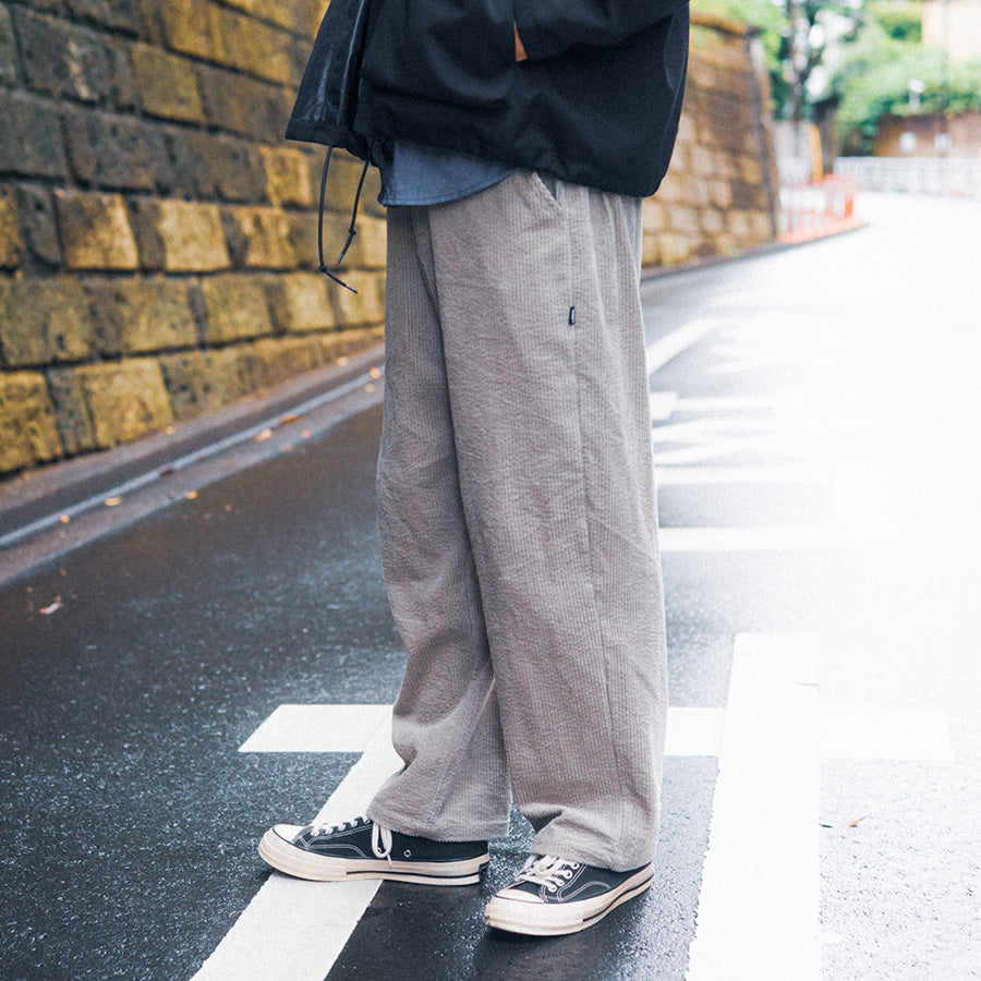 HAIGHT STRAIGHT CORDUROY PANTS コーデュロイパンツ グレー モデル着用 左向き 下半身 HTAW-265003