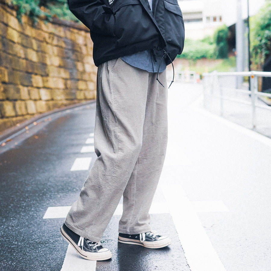 HAIGHT STRAIGHT CORDUROY PANTS コーデュロイパンツ グレー モデル着用 右向き 下半身 HTAW-265003