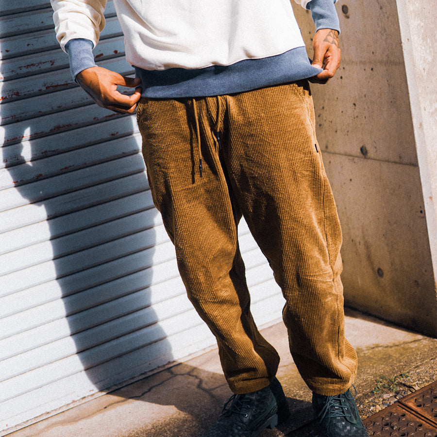 HAIGHT STRAIGHT CORDUROY PANTS コーデュロイパンツ サンド モデル着用 正面 下半身 HTAW-265003