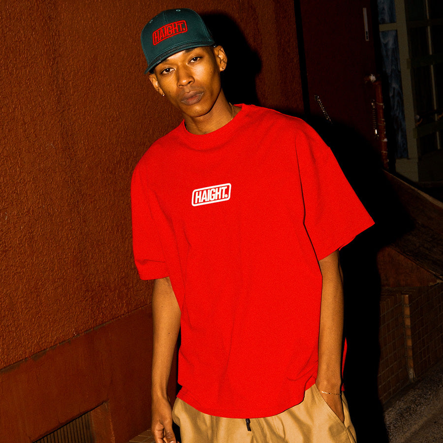 HAIGHT Tシャツ レッド モデル着用 上半身