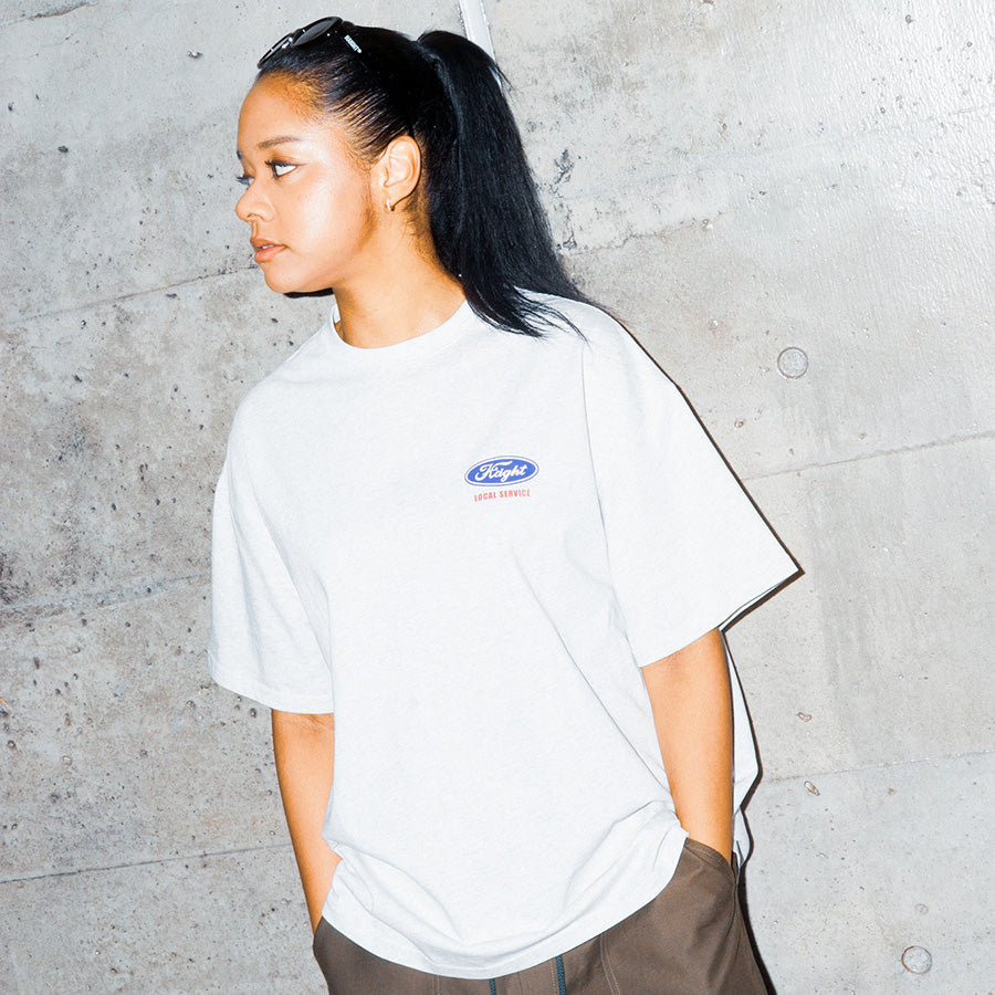 HAIGHT Tシャツ アッシュ 女性モデル着用 正面