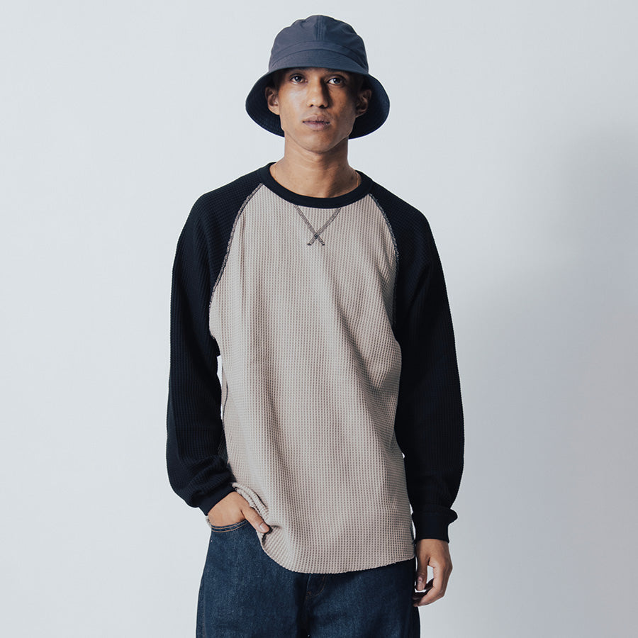 HELLRAZOR WAFFLE LS SHIRT サーマルTシャツ ブラック/アーミーグリーン モデル着用 01126AW0301