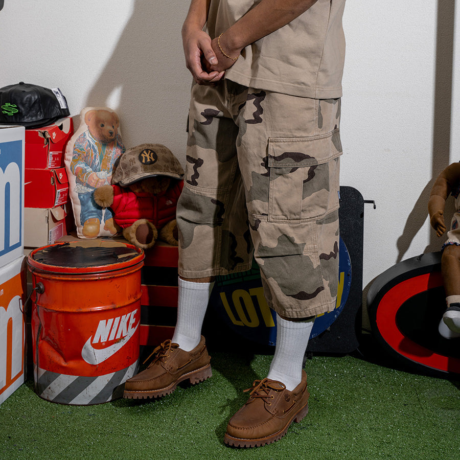 INTERBREED カモショーツ 着用 左斜め デザート