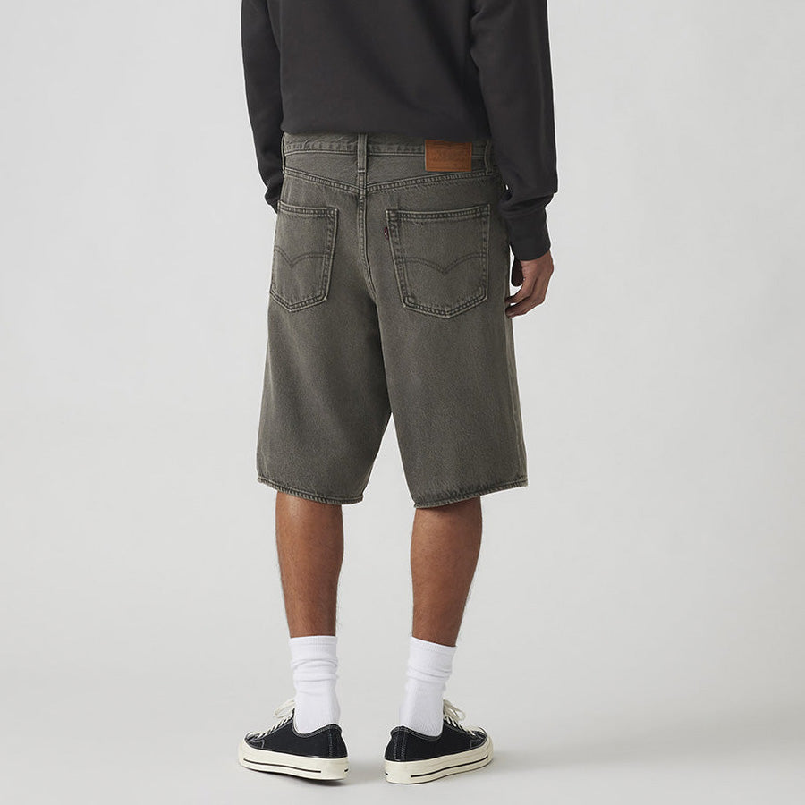 LEVI'S ブラック 着用 背面