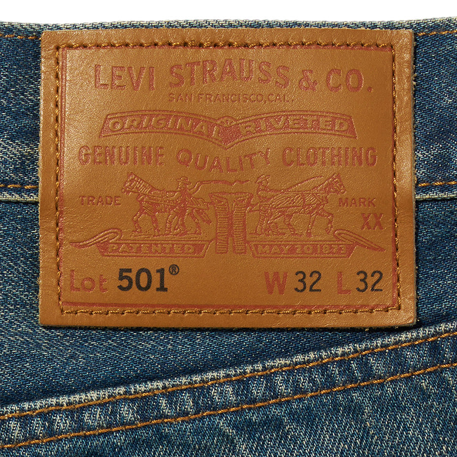 LEVI'S（リーバイス）501® ORIGINAL ジーンズ ミディアムインディゴ レザーパッチ詳細 005013906