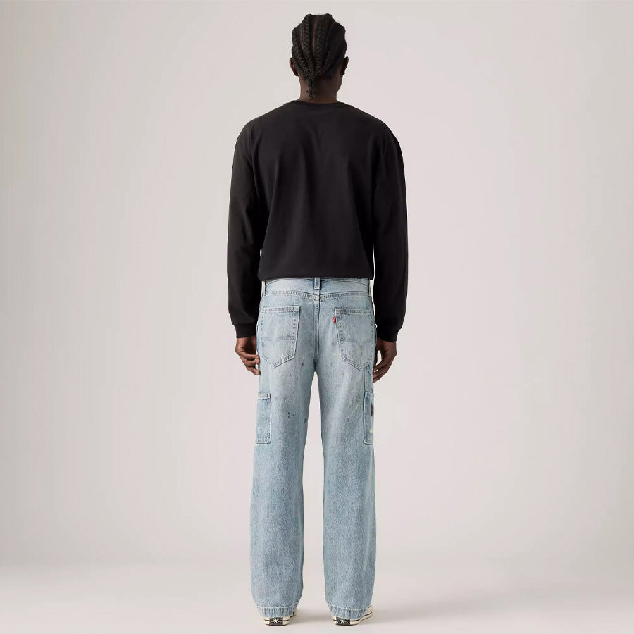LEVI'S（リーバイス）568™ Loose Straight Double-knee Carpenter モデル着用 後ろ向き全身 A73670020