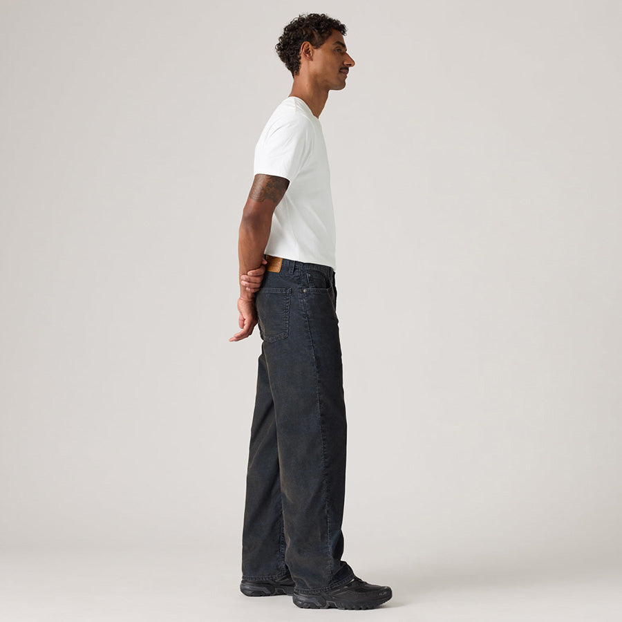 LEVI'S リーバイス 578 バギー コーデュロイパンツ ネイビー モデル着用 横向き 全身 A47500156