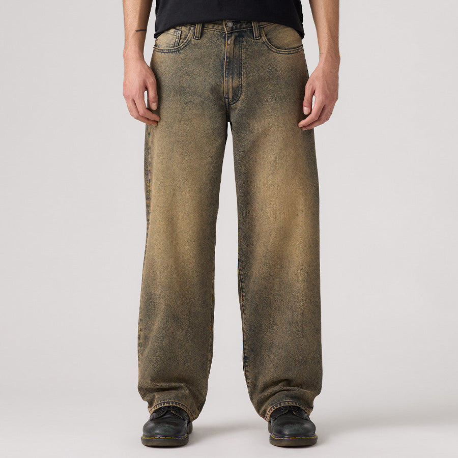 LEVI'S ( リーバイス ) 578™ バギージーンズ ブラウンのモデル着用正面画像