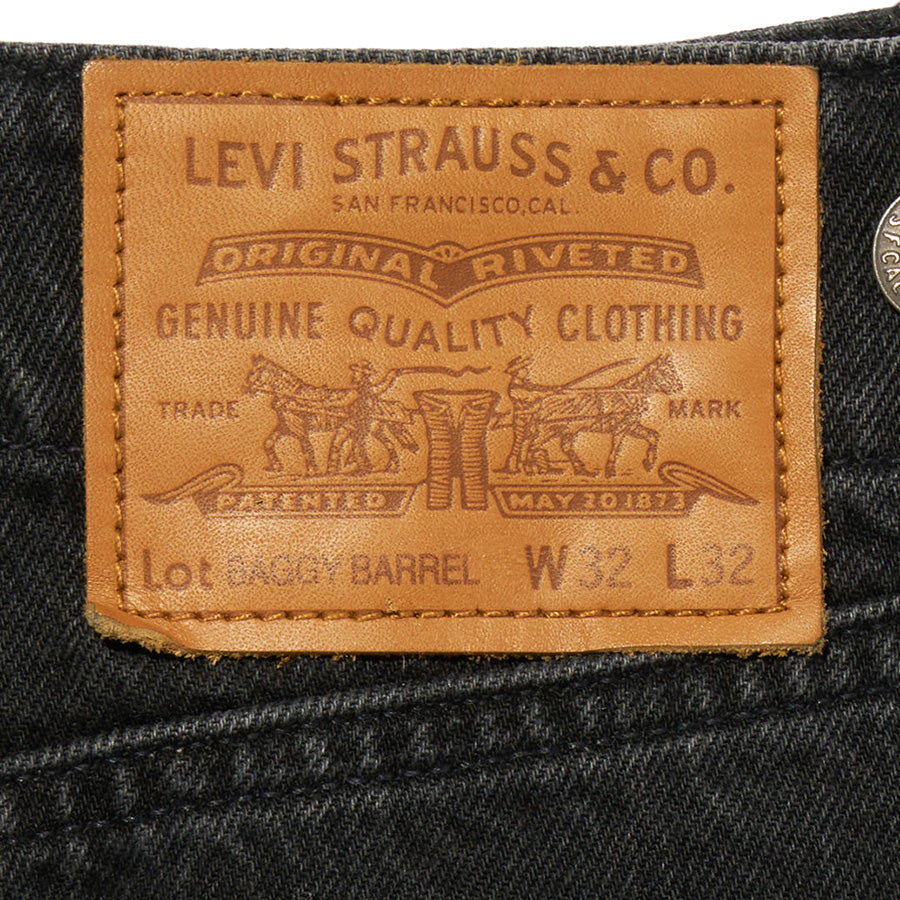 LEVI'S（リーバイス）BAGGY バレルジーンズ ブラック レザーパッチ 0057O0003