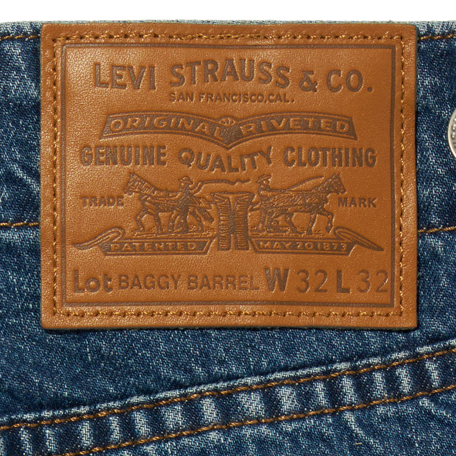 LEVI'S（リーバイス）BAGGY バレルジーンズ ミディアムインディゴ レザーパッチ 0057O0001
