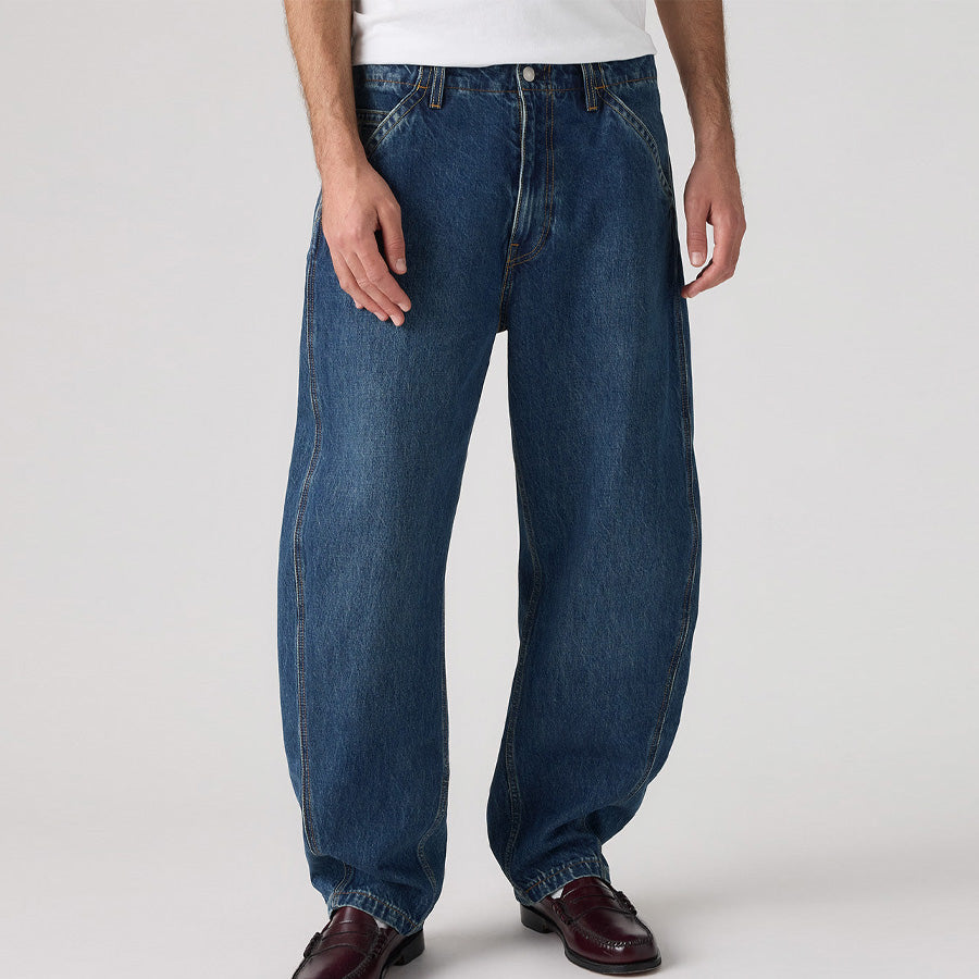 LEVI'S（リーバイス）BAGGY バレルジーンズ ミディアムインディゴ モデル着用 正面下半身 0057O0001