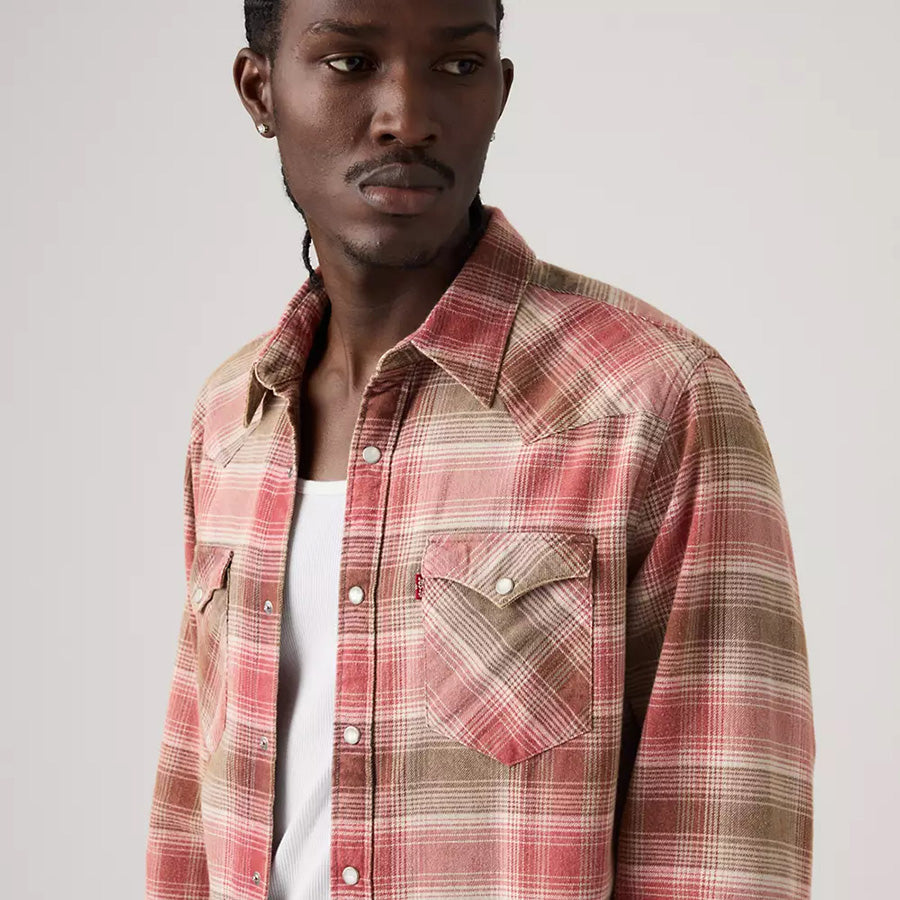 LEVI'S（リーバイス）BARSTOW STANDARD FIT WESTERN SHIRT モデル着用 正面上半身 アップ 857440131