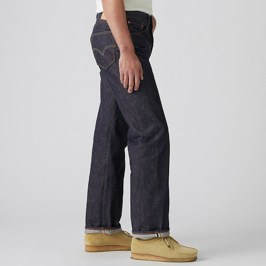 LEVI'S VINTAGE CLOTHING 1955 501® JEANS RIGID リジッド モデル着用 右向き下半身 501550079