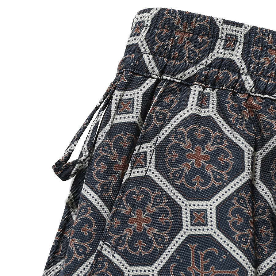 LFYT ARABESQUE PATTERN EASY SHORTS ネイビー ループ別角度