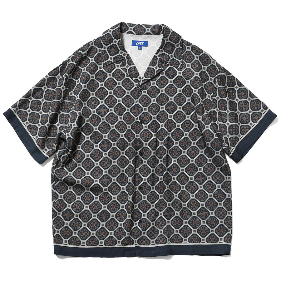 LFYT ARABESQUE PATTERN OPEN COLLAR SHIRT ネイビー 正面平置き