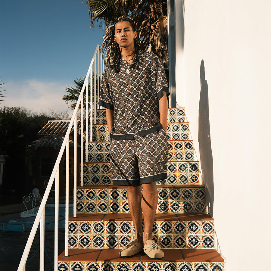 LFYT ARABESQUE PATTERN OPEN COLLAR SHIRT ネイビー セットアップ着用全身