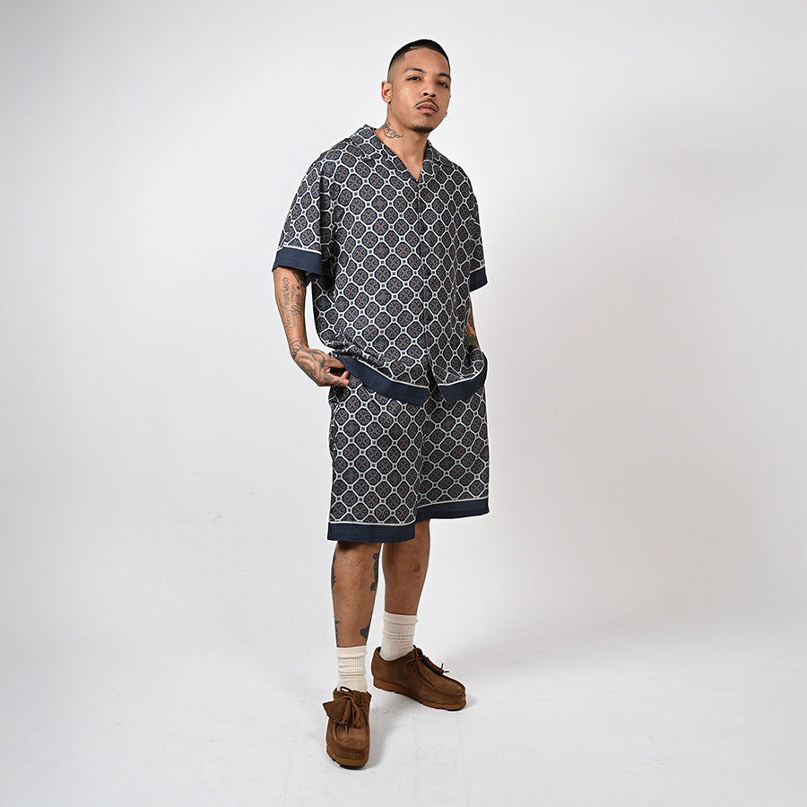 LFYT ARABESQUE PATTERN OPEN COLLAR SHIRT ネイビー 着用全身別カット