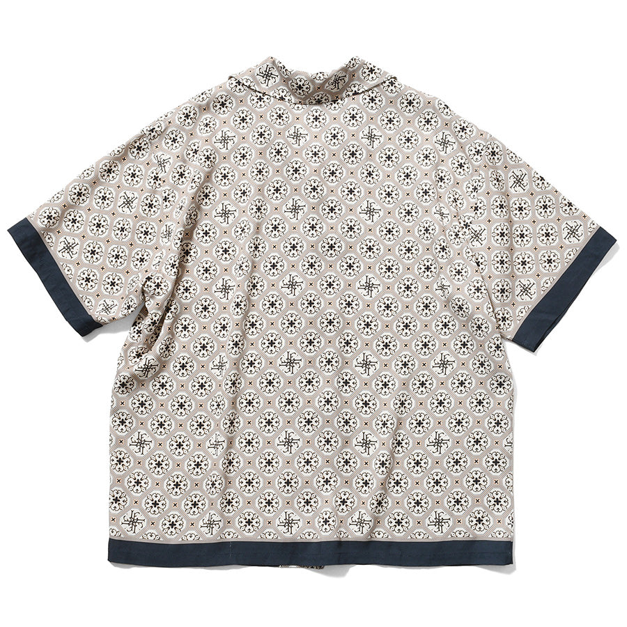 LFYT ARABESQUE PATTERN OPEN COLLAR SHIRT ホワイト 背面平置き