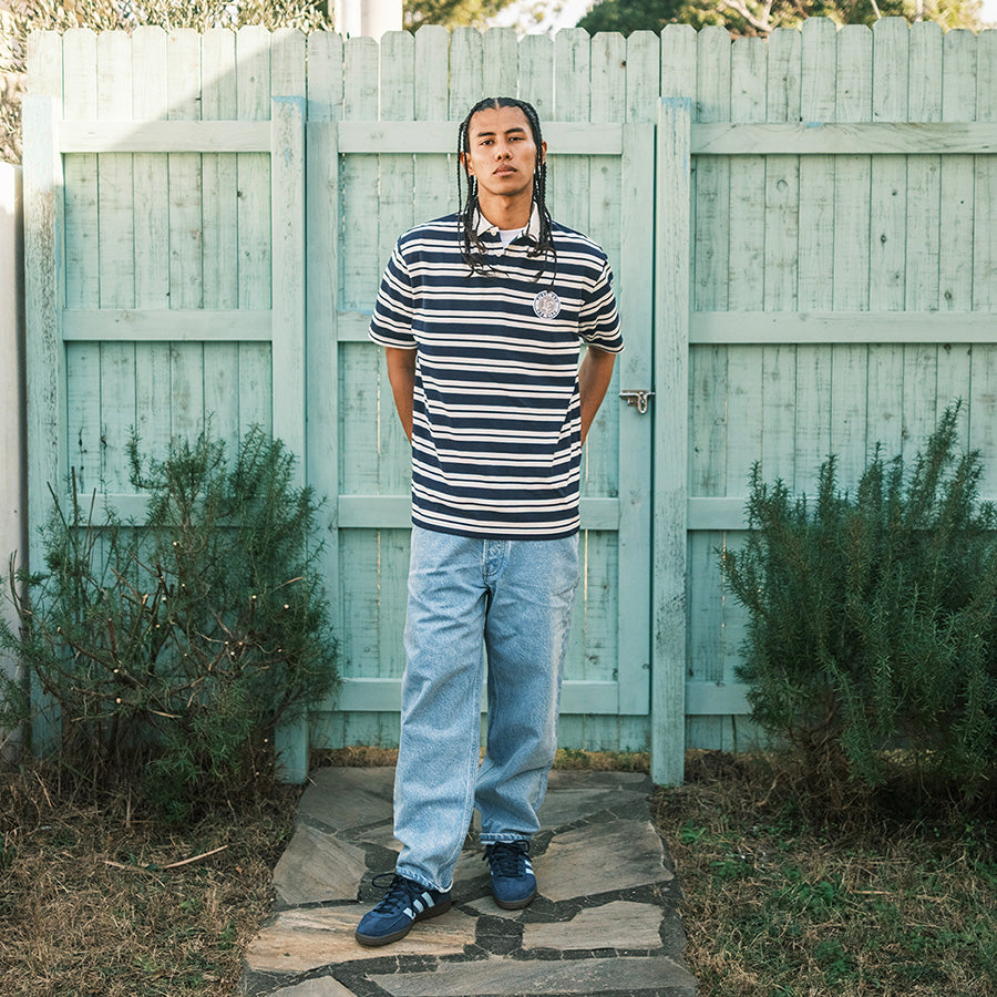 LFYT ATHLEISURE STRIPED POLO SHIRT ネイビー モデル着用全身