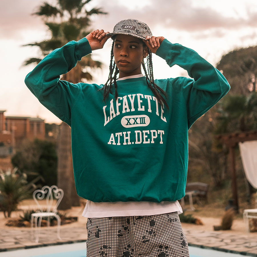 LFYT（エルエフワイティー） クルースウェット グリーン 着用 上半身